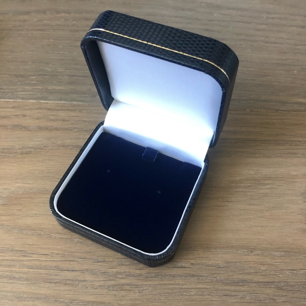 NWOT new dark blue leather earrings jewelry box storage